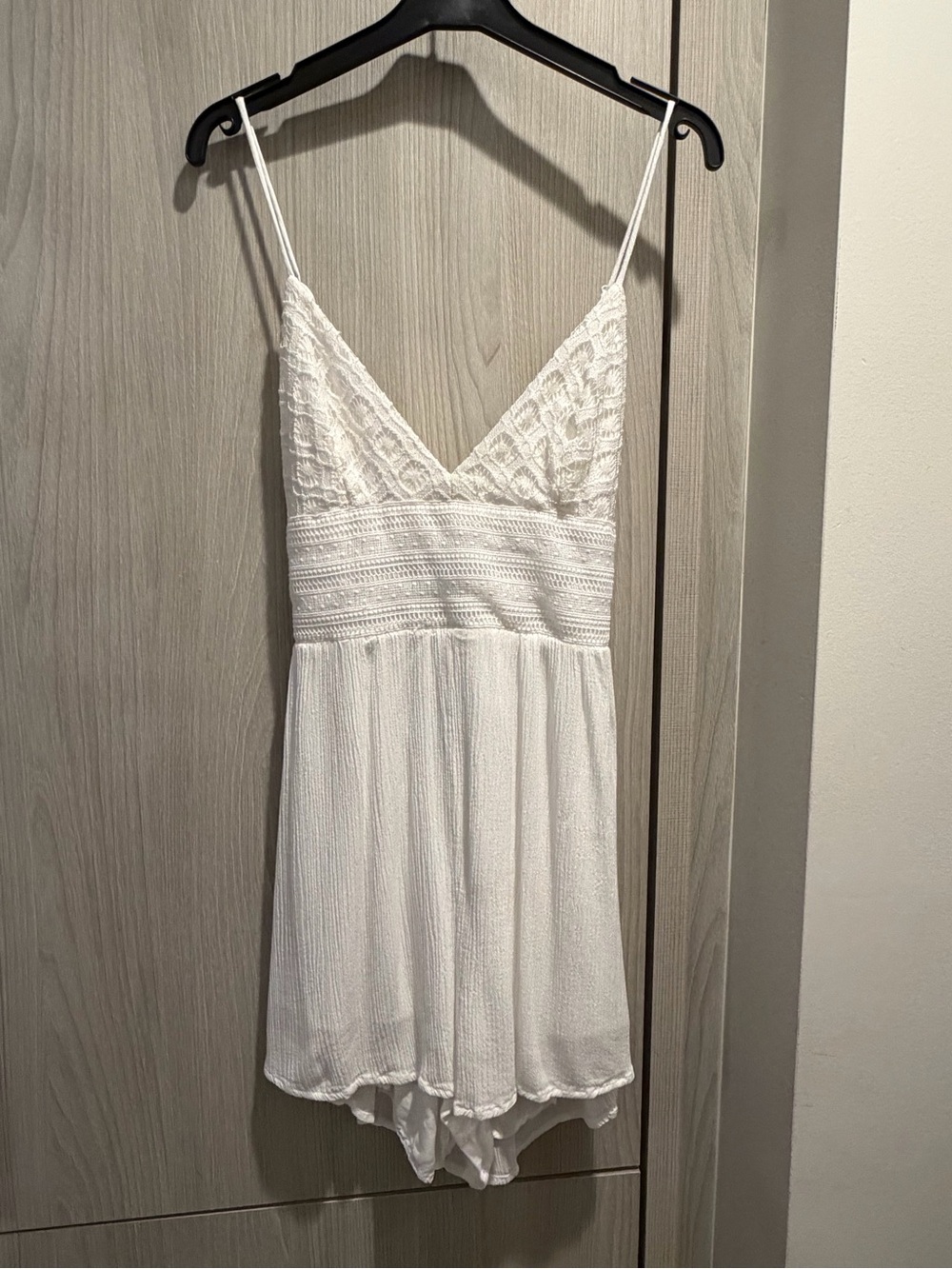 Brand New Garage White Lace V-Neck Romper/Playsuit Size XS